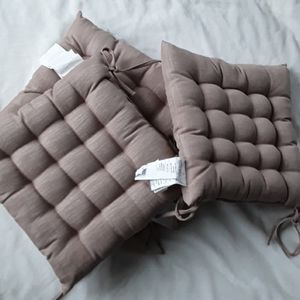 BUNDLE 4 CHAIR CUSHIONS NWOT